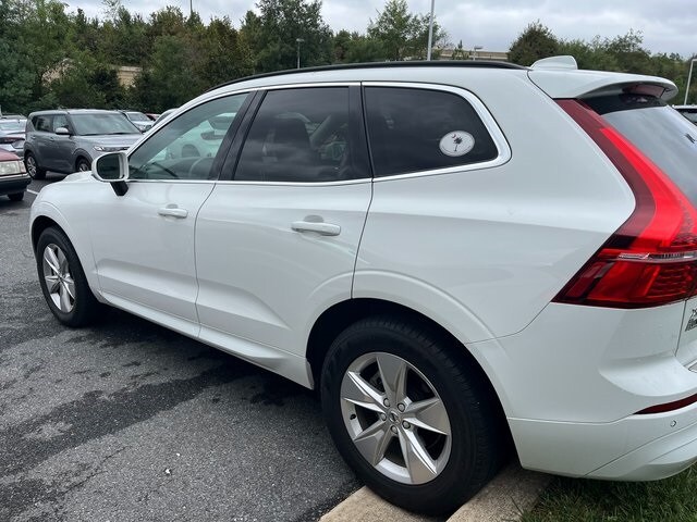 2022 Volvo XC60 B5 Momentum photo 2
