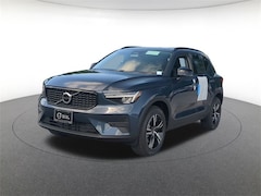 2026 Volvo XC40 B4 Core SUV