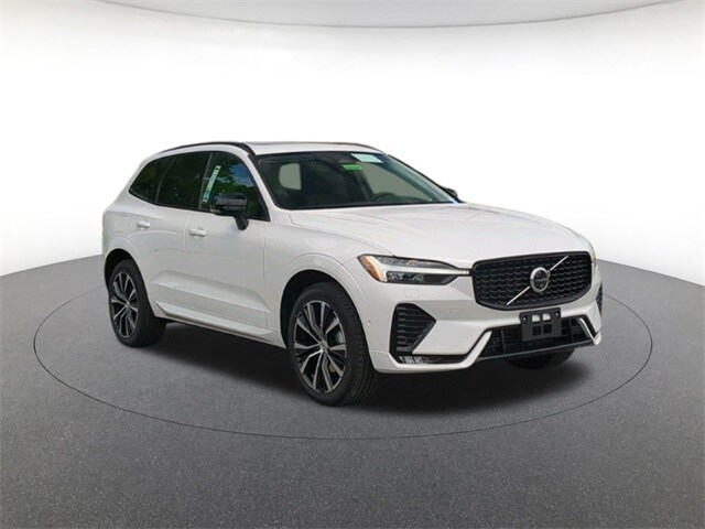 2025 Volvo XC60 B5 Plus photo 3