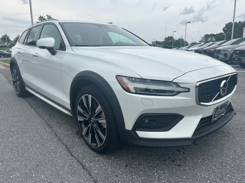 Certified 2025 Volvo V60 Cross Country B5 Ultra Wagon
