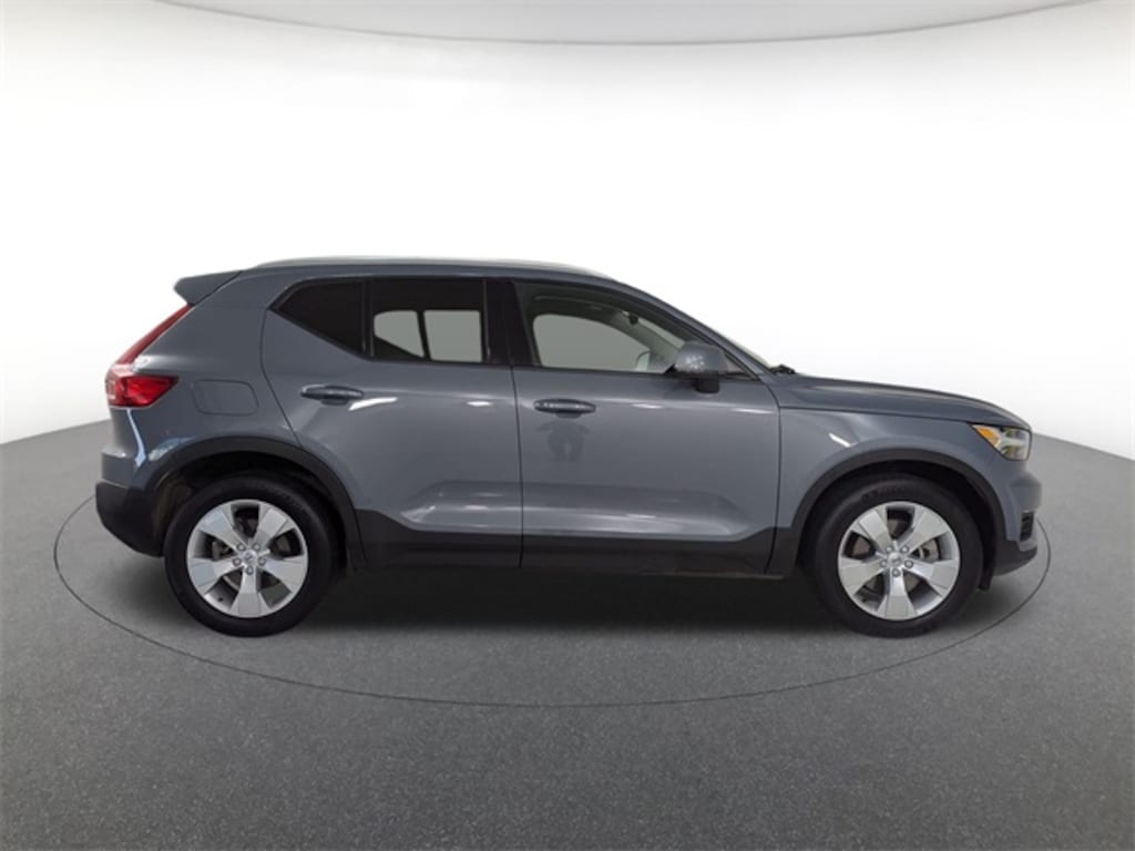 Used 2020 Volvo XC40 T5 Momentum SUV
