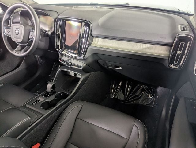 2025 Volvo XC40 Core - Photo 19