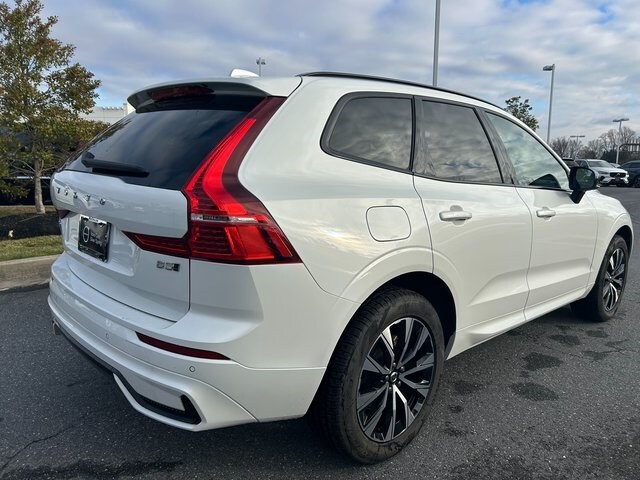 2025 Volvo XC60 B5 Core photo 3