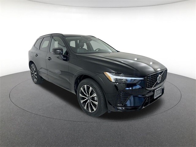 2025 Volvo XC60 B5 Core photo 2