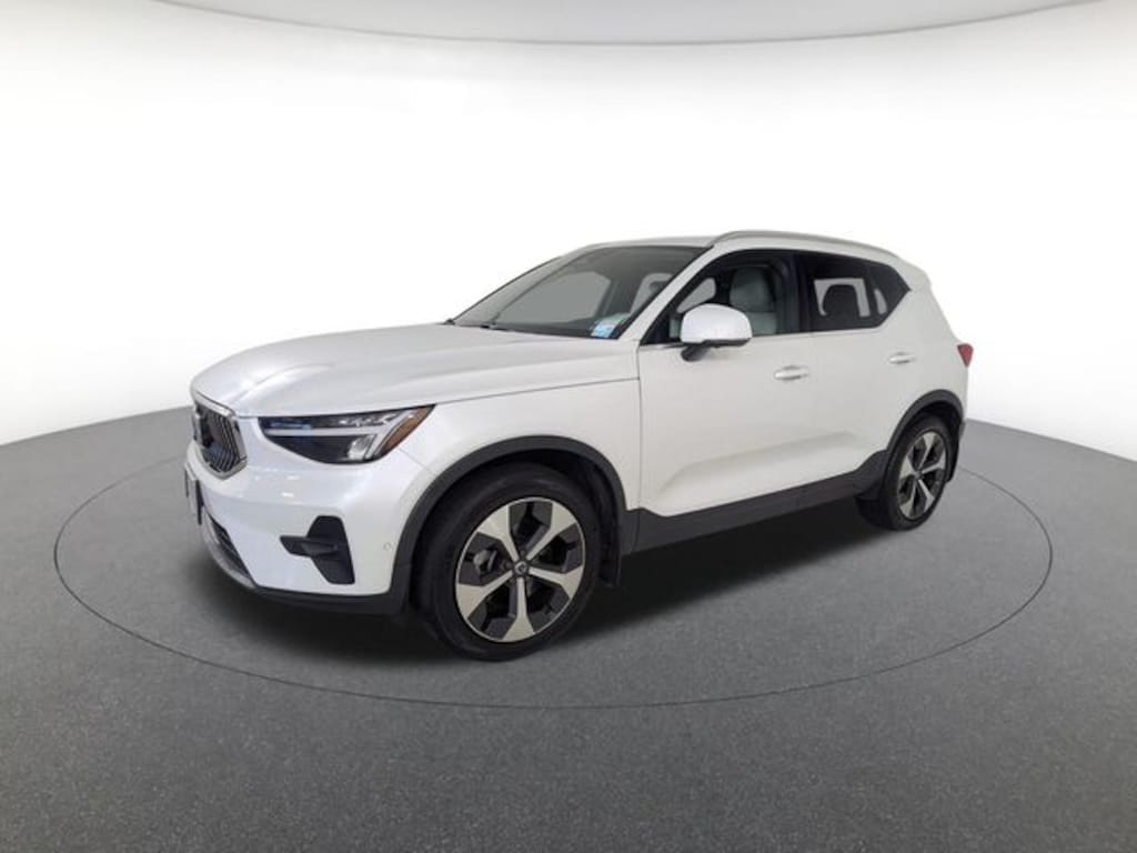 Certified 2023 Volvo XC40 B5 AWD Plus Bright SUV