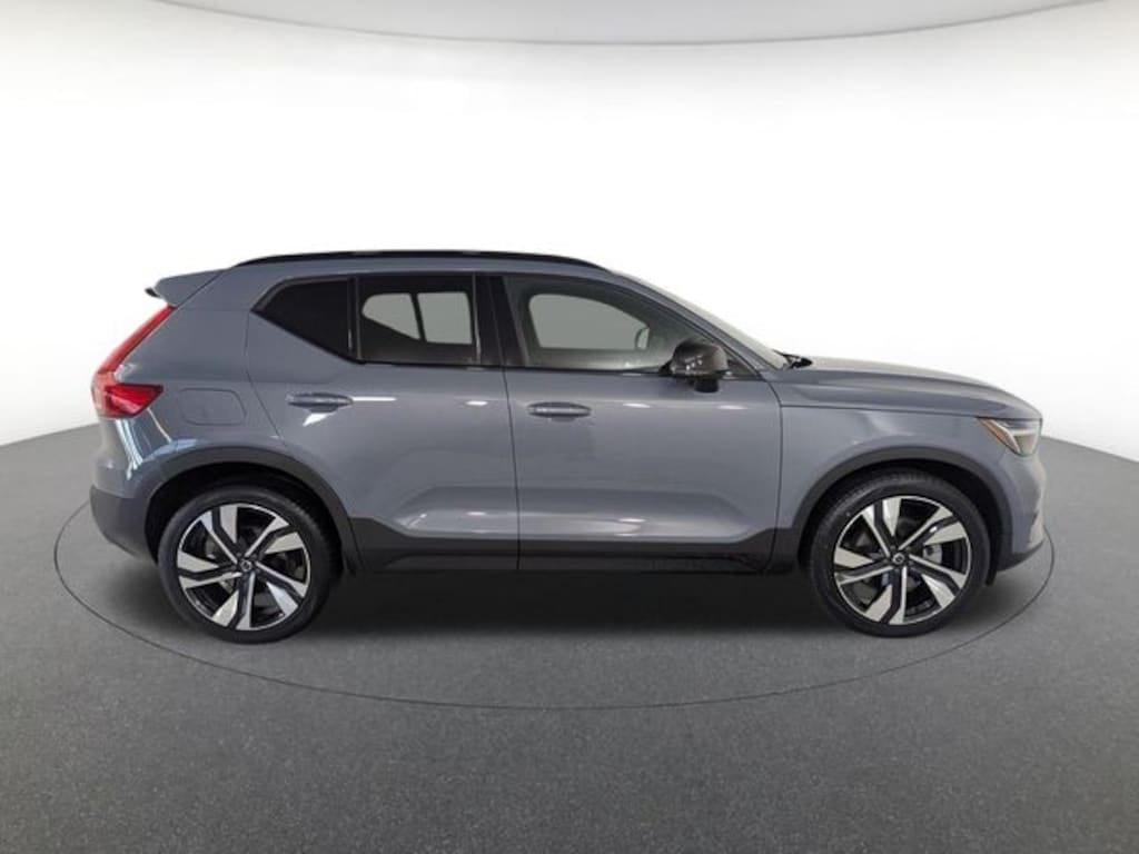 Certified 2023 Volvo XC40 B5 AWD Plus Dark SUV