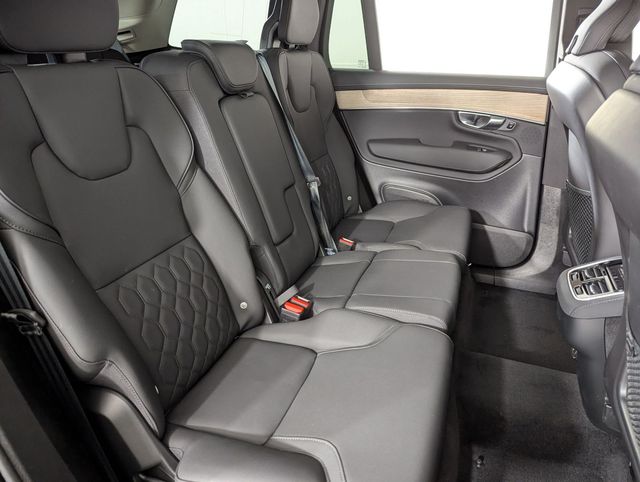 2026 Volvo XC90 Plus - Photo 18