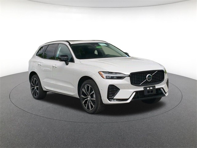2025 Volvo XC60 B5 Plus photo 3