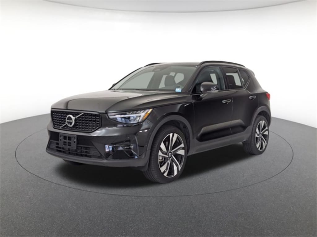 Certified 2024 Volvo XC40 B5 Plus Dark SUV