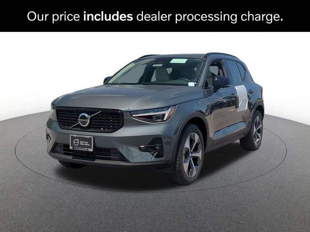 2026 Volvo XC40 B5 Plus Dark AWD's photo
