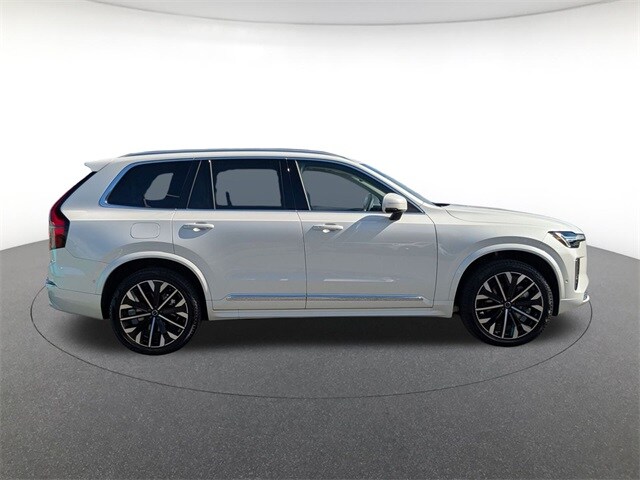 2026 Volvo XC90 T8 AWD photo 2