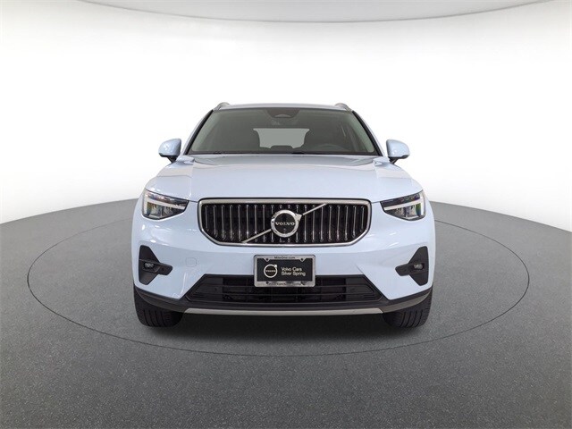 2025 Volvo XC40 Plus photo 2