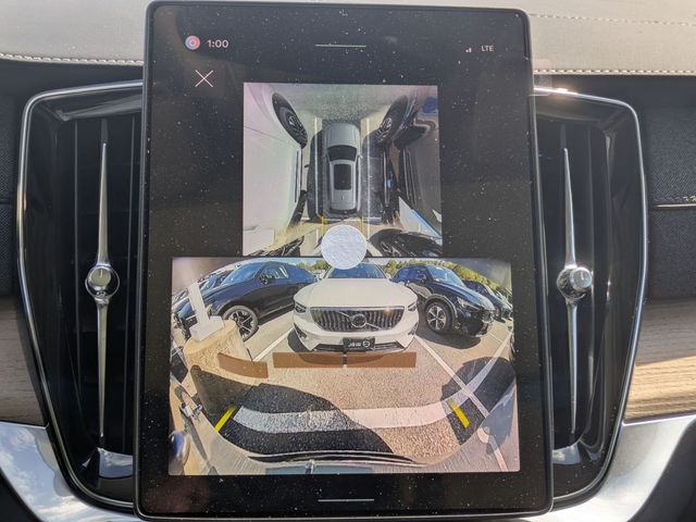 2026 Volvo XC90 Plus - Photo 14