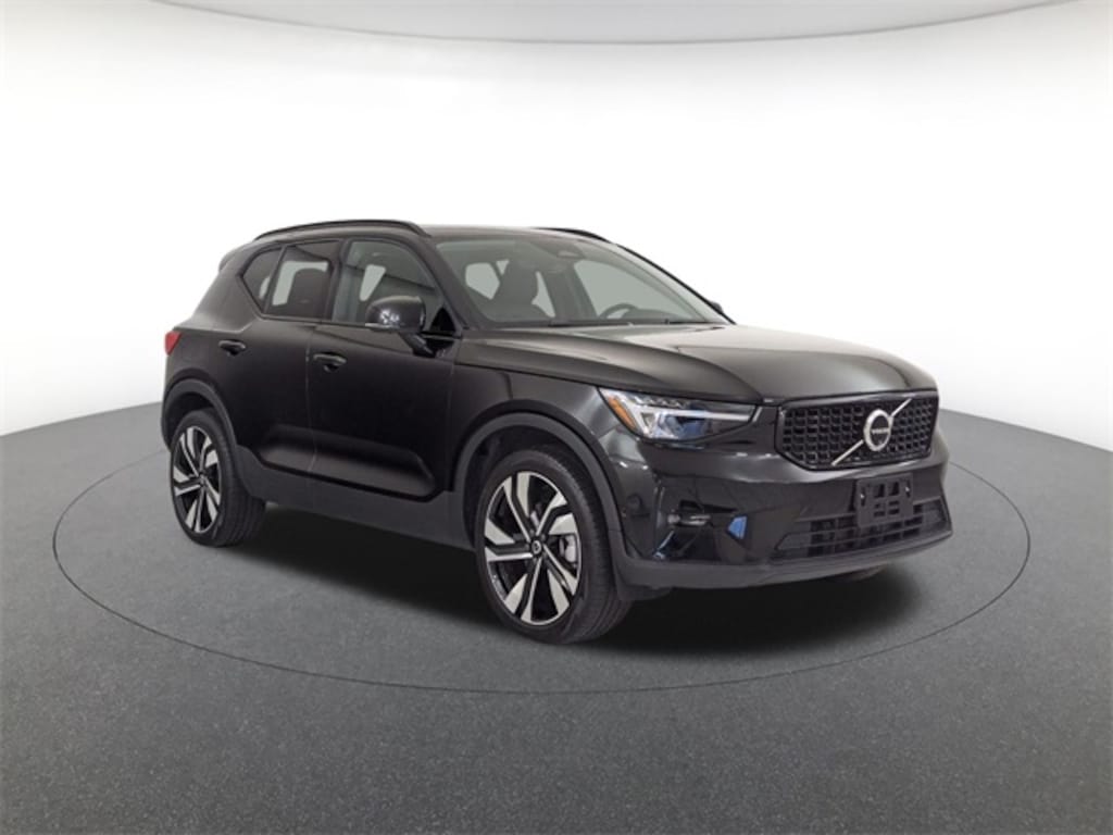 Certified 2024 Volvo XC40 B5 Plus Dark SUV