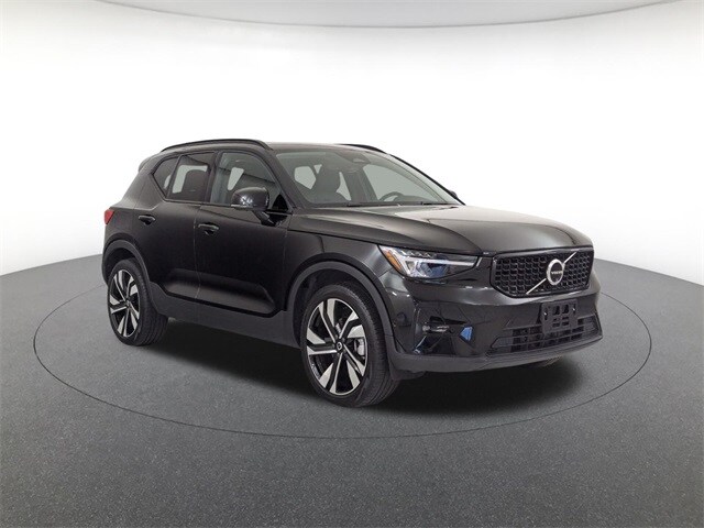 2024 Volvo XC40 Plus photo 2