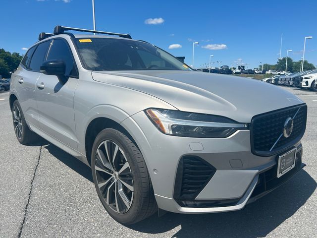 2023 Volvo XC60 B5 Plus Dark Theme AWD's photo