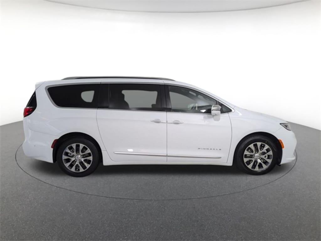 Used 2022 Chrysler Pacifica Hybrid Pinnacle Van Passenger Van