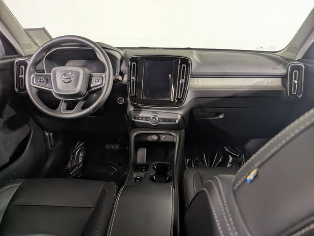 2025 Volvo XC40 Core - Photo 13