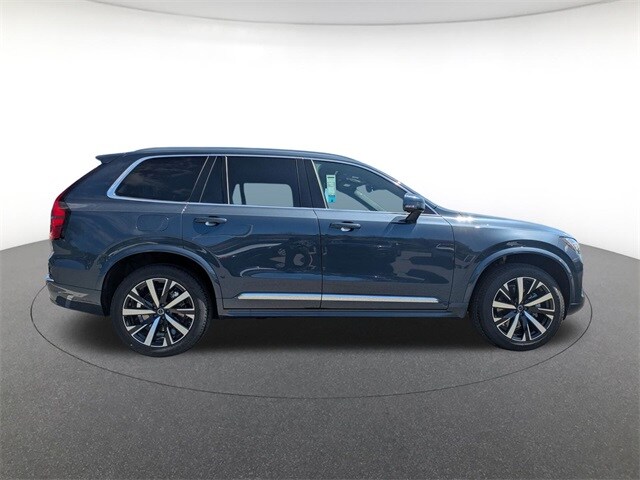 2025 Volvo XC90 Core photo 4