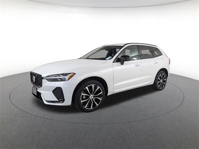 2023 Volvo XC60 Plus's photo