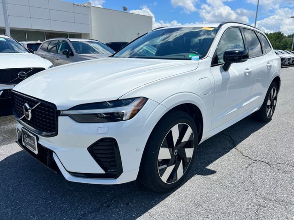 Used 2024 Volvo XC60 plug-in hybrid T8 Plus Dark SUV