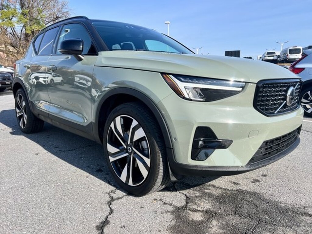 Used 2023 Volvo XC40 B5 AWD Plus Dark SUV