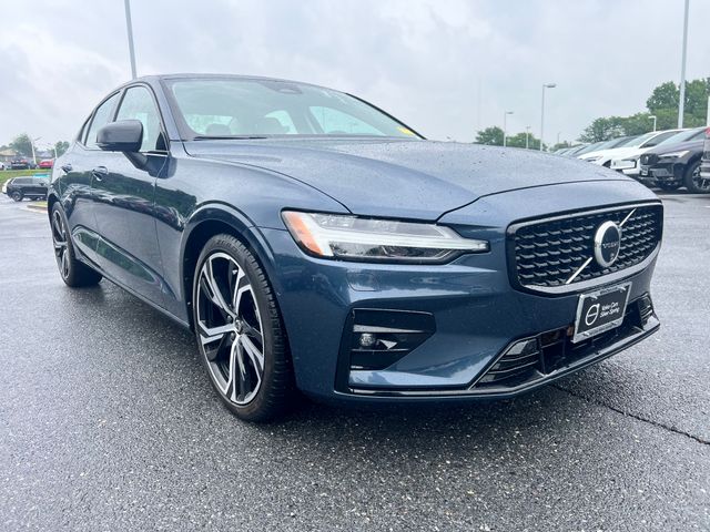 2024 Volvo S60 B5 Plus Dark Theme AWD's photo