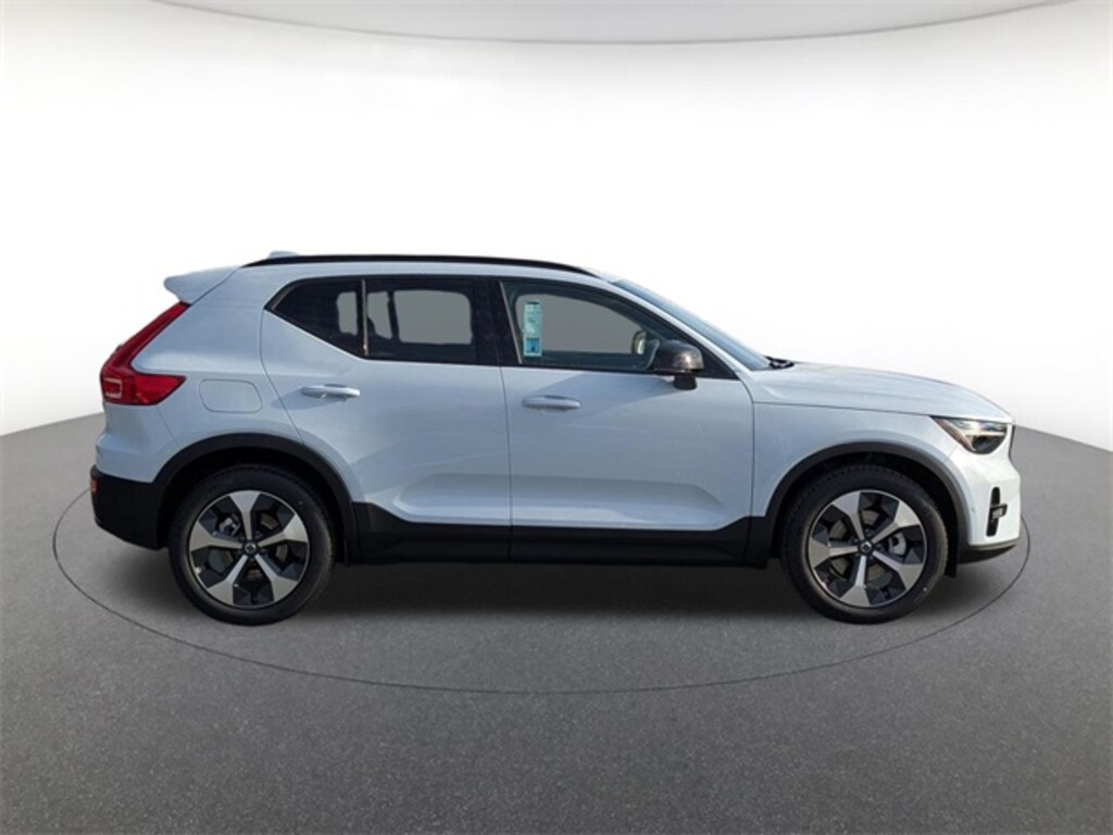 New 2026 Volvo XC40 B5 Plus SUV