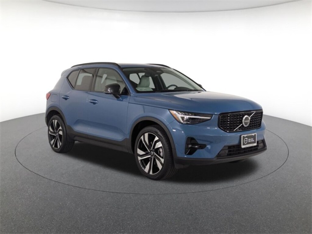 Used 2025 Volvo XC40 B5 Ultra Dark Theme SUV