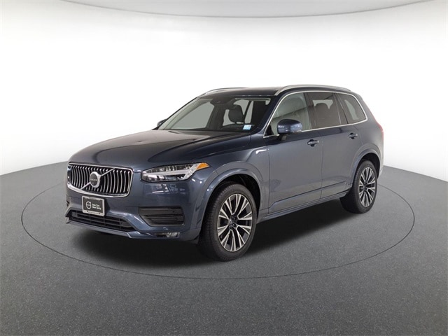 2022 Volvo XC90 Momentum's photo
