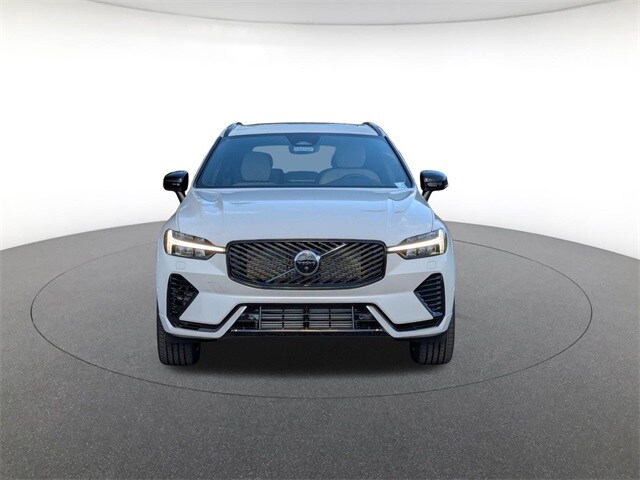 2026 Volvo XC60 Hybrid T8 Plus photo 2