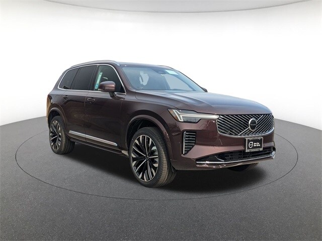 2025 Volvo XC90 Core photo 3