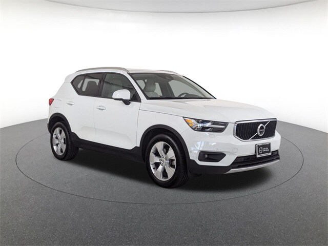 2019 Volvo XC40 T5 Momentum photo 2