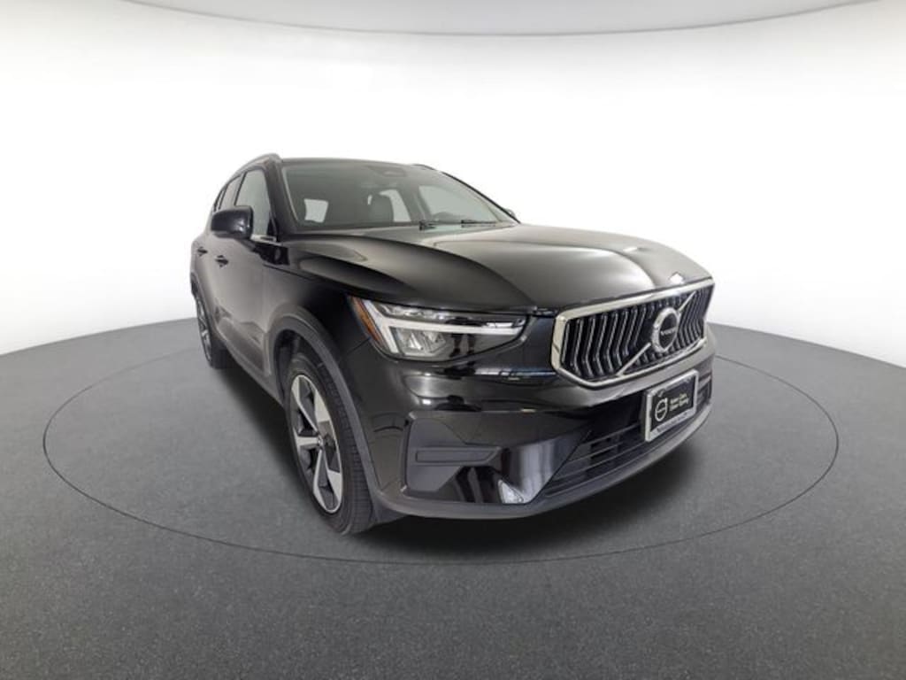 Certified 2025 Volvo XC40 B5 Core Bright Theme SUV