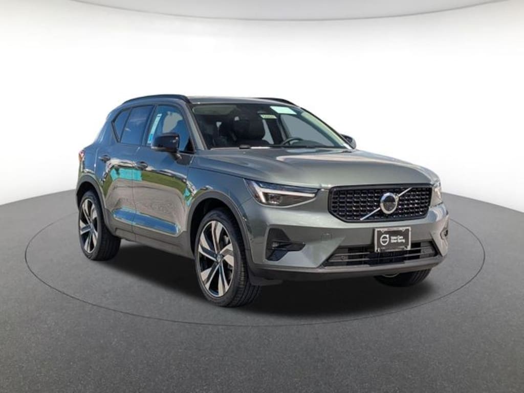 New 2026 Volvo XC40 B5 Ultra SUV