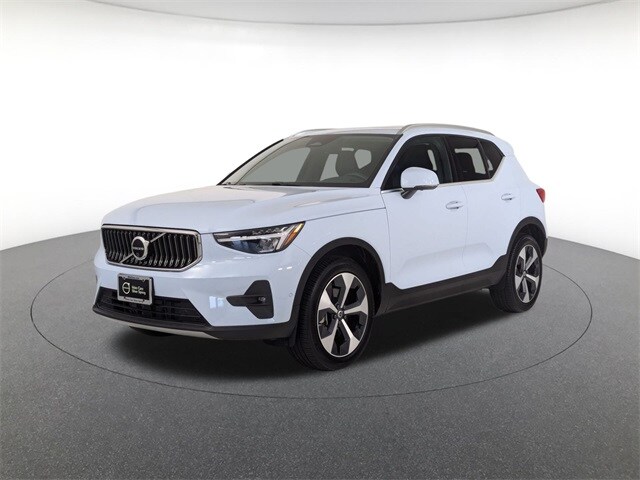2025 Volvo XC40 B5 Plus Bright Theme SUV
