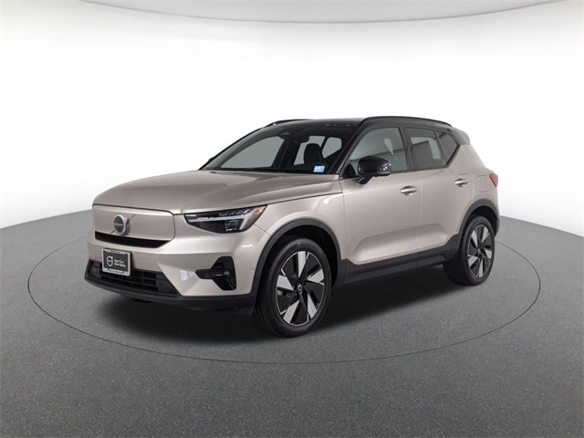 2024 Volvo XC40 Plus's photo
