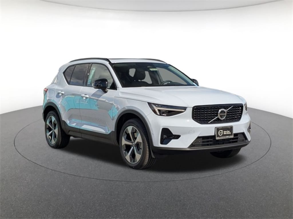 New 2026 Volvo XC40 B5 Plus SUV
