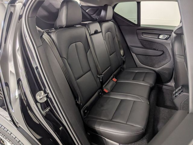 2025 Volvo XC40 Core - Photo 18