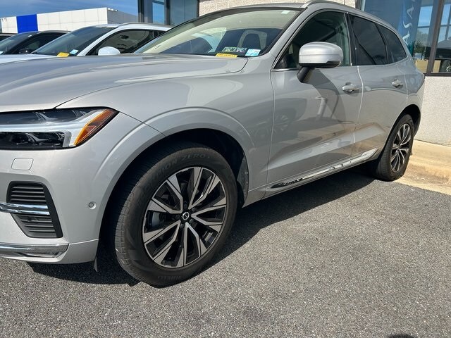 2023 Volvo XC60 Plus photo 2