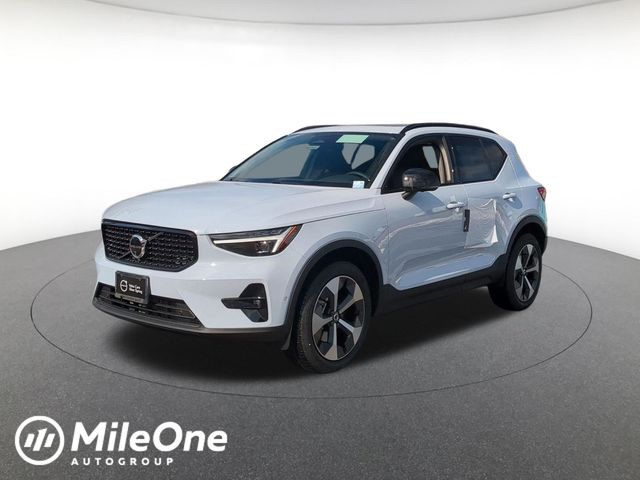 2026 Volvo XC40 B5 Plus Dark AWD's photo