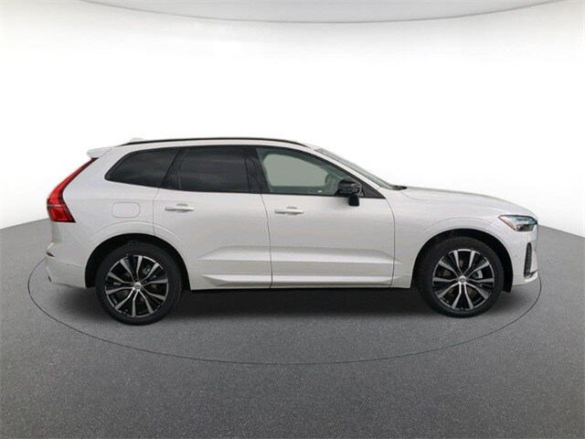 2025 Volvo XC60 B5 Plus photo 4