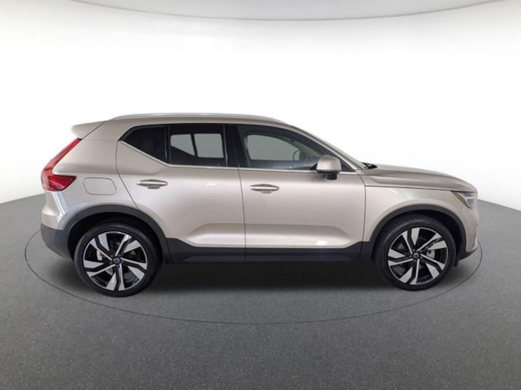 Certified 2024 Volvo XC40 B5 Ultimate Bright SUV