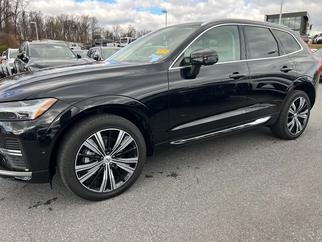 2023 Volvo XC60 B5 Plus photo 2