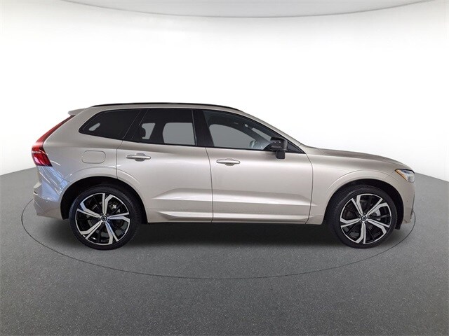 2024 Volvo XC60 Hybrid T8 Ultimate photo 4