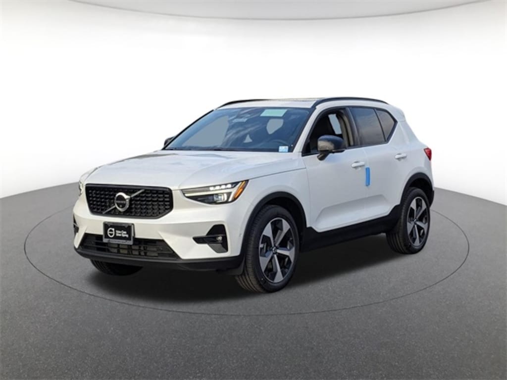 New 2026 Volvo XC40 B5 Plus SUV