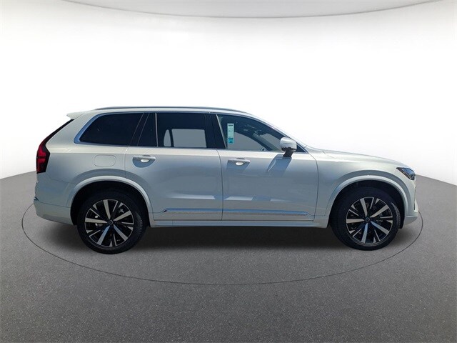 2026 Volvo XC90 Core photo 4