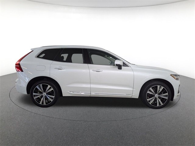 2023 Volvo XC60 B5 Ultimate photo 4