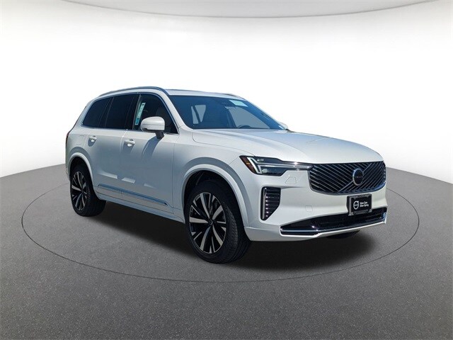 2026 Volvo XC90 Core photo 3