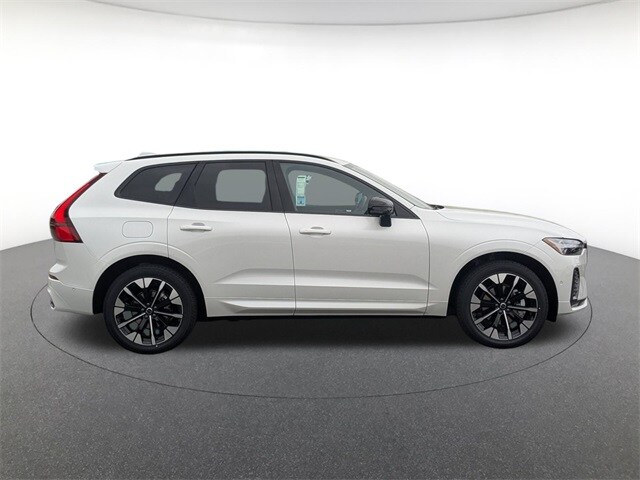 2026 Volvo XC60 B5 Plus photo 4